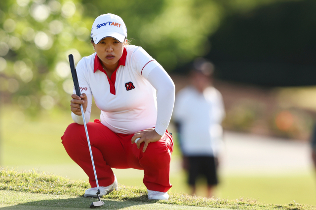 김세영이 20일(한국 시간) 미국 캘리포니아주 로스앤젤레스에서 열린 LPGA 투어 JM 이글 로스앤젤레스 챔피언십 마지막날 그린을 살피고 있다. AP연합뉴스