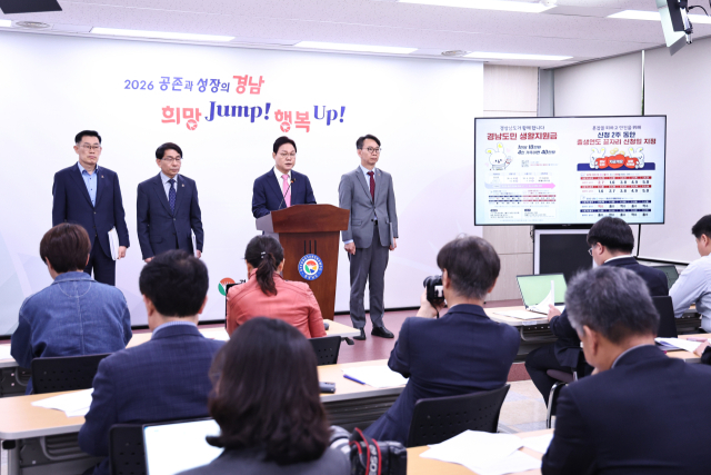 20일 박완수 경남지사가 도청 프레스센터에서 전 도민 생활지원금 지급과 관련한 브리핑을 하고 있다. 경남도 제공