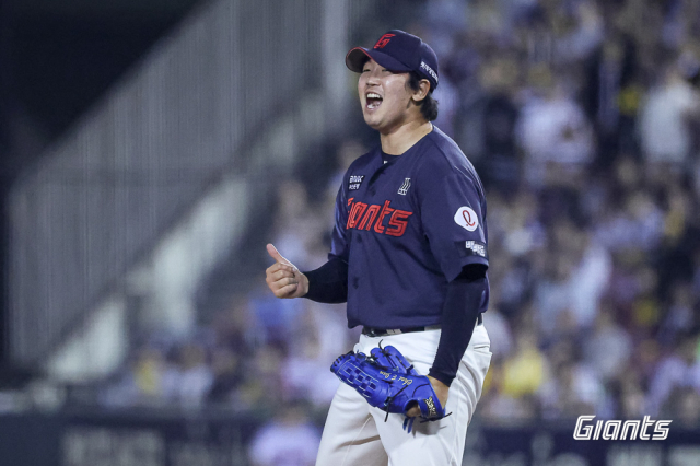불펜 핵심 선수들이 이탈한 상황에서 구위를 앞세워 롯데 마운드를 지키고 있는 최이준. 롯데자이언츠 제공