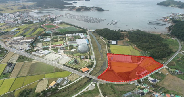 거제 기후변화 체험관광정원 위치도. 왼쪽에 보이는 반구 형태 건축물이 거제식물원이다. 거제시 제공