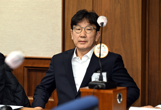 지난해 11월 3일 통일교 불법 정치자금 수수 1차 공판에 출석한 국민의힘 권성동 의원. 연합뉴스