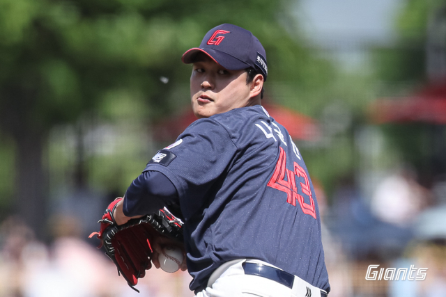 롯데 선발투수들이 리그 1위 수준의 활약을 이어가고 있다. 나균안은 5경기 등판해 평균자책점 2.28로 리그 최고 수준의 투구를 선보이고 있다. 롯데 자이언츠 제공
