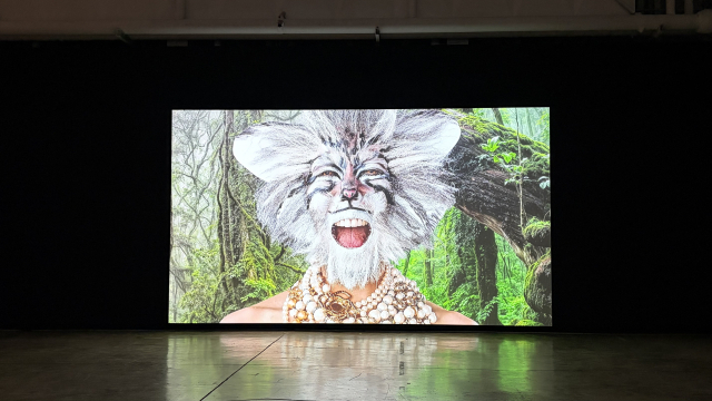 ‘2026 루프 랩 부산’ 기관 협력 전시로 부산 수영구 F1963 석천홀에서 선보이고 있는 러시아 출신 아티스트 그룹 AES+F의 '디지털 사파리: 정글의 우화'. 이 작품은 올해 베니스 비엔날레 병행 전시에 앞서 한국에서 처음 소개됐다. 김은영 기자 key66@