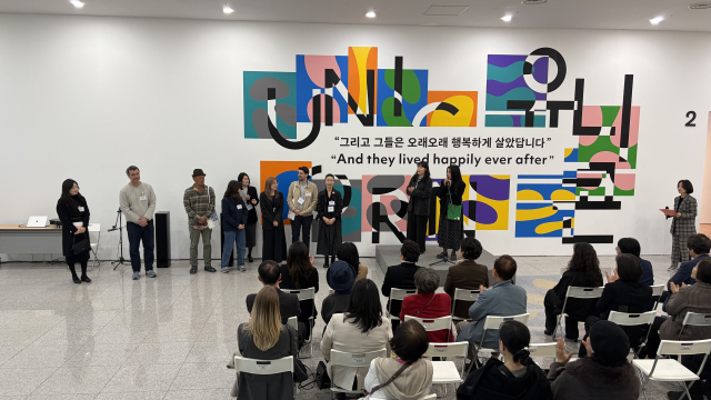 부산현대미술관 전시실 2, 3과 극장 을숙(지하 1층)에서 오는 7월 19일까지 열리는 '코뿔소와 유니콘' 전시 참여 작가들. 김은영 기자 key66@