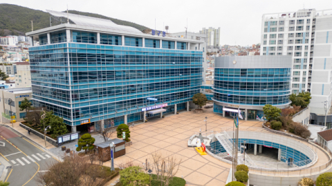 부산 동구청사 전경.