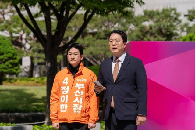 단식 농성중인 정이한 부산시장 후보 찾은 개혁신당 천하람 원내대표. 개혁신당 제공