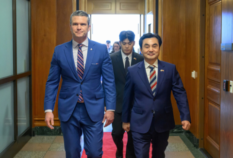 미 국방장관 “이란전, 美에 협력하길” 한국 압박