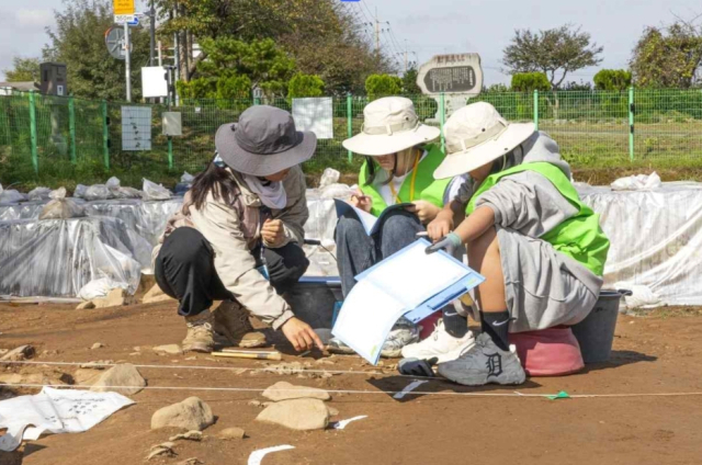 지난해 경주에서 열린 금척 발굴 체험 행사. 국립경주문화유산연구소 제공