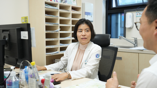 동아대학교병원 남영희 알레르기내과 교수는 “기후 변화와 환경오염 물질 증가 등으로 알레르기 질환이 점차 증가하고 있다”라고 말했다. 동아대병원 제공