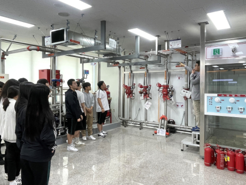 진로직업체험 프로그램 모습. (김해대 제공)