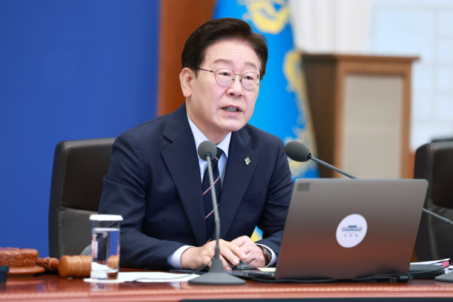 이재명 대통령이 2일 청와대에서 열린 국무회의 겸 비상경제점검회의에서 발언하고 있다. 연합뉴스