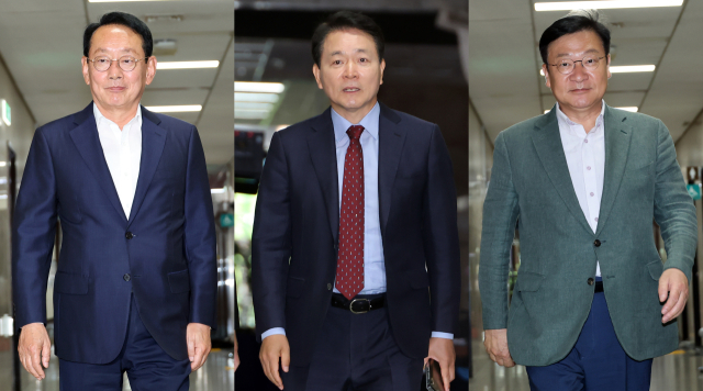 국민의힘 차기 원내대표 선거에 출마하는 김도읍(왼쪽부터), 성일종, 정점식 의원이 7일 국회에서 송언석 원내대표를 만나기 위해 각각 입장하고 있다. 연합뉴스