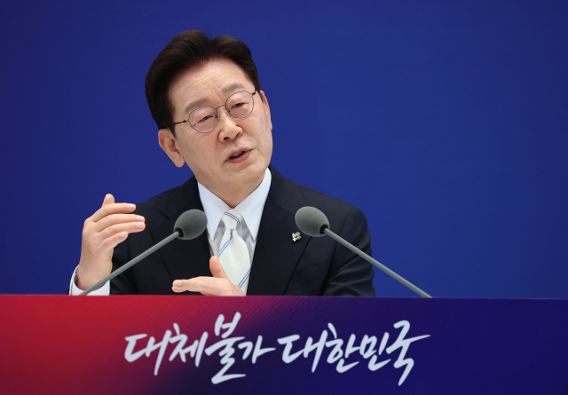 이재명 대통령이 8일 청와대 영빈관에서 열린 취임 1주년 기자회견에서 발언하고 있다. 연합뉴스