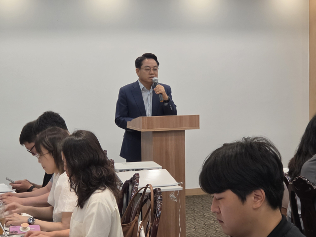 해양진흥공사 안병길 사장이 8일 서울 여의도 한 식당에서 열린 해양기자협회와의 간담회에서 발언하고 있다. 해양기자협회 제공