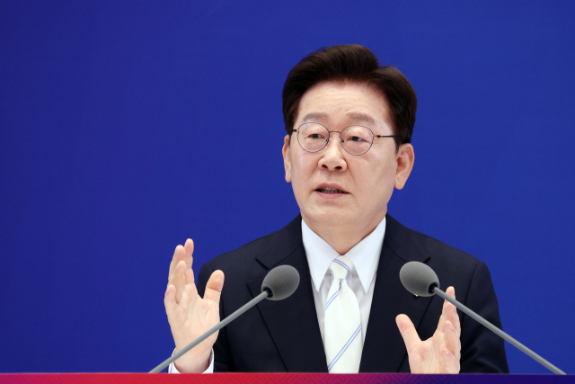 이재명 대통령이 8일 청와대 영빈관에서 열린 취임 1주년 기자회견에서 발언하고 있다. 연합뉴스