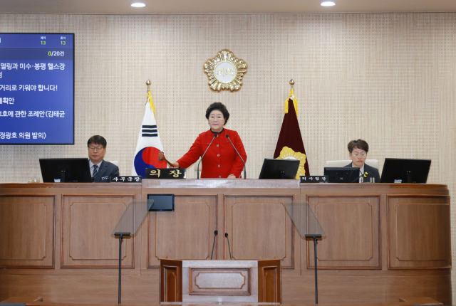 통영시의회는 11~12일 양일간 제243회 임시회를 열어 전 시민 30만 원 자체 민생지원금 지급을 위한 조례안과 예산안을 심의, 의결한다. 사무국 제공