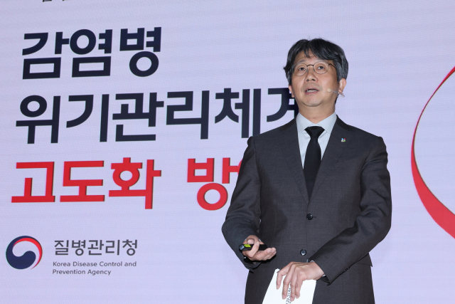 임승관 질병관리청장이 10일 충북 청주시 국립중앙인체자원은행 강당에서 '감염병 위기관리 체계 고도화 방안'에 대해 브리핑하고 있다. 연합뉴스