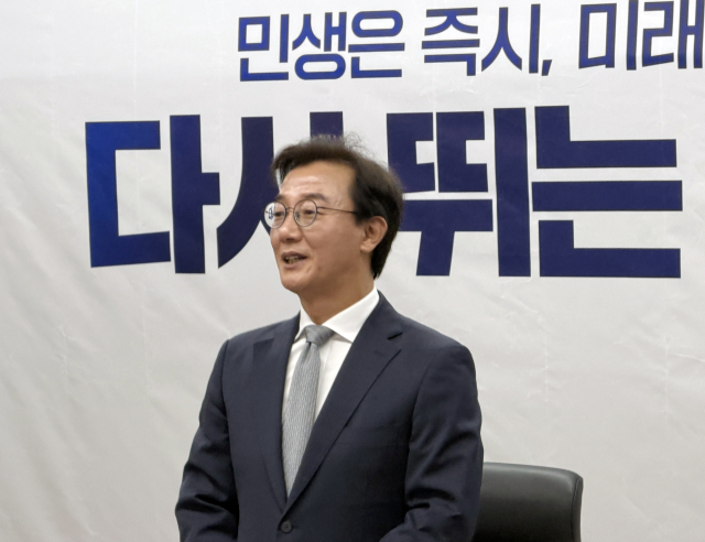 전재수 부산시장 당선인이 10일 부산 연제구 부산시상수도사업본부에서 열린 민선 9기 부산시장직 인수위원회 출범식에서 인사말을 하고 있다. 연합뉴스