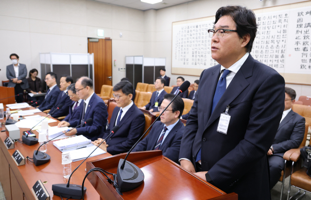 김성태 전 쌍방울 회장이 지난 4월 28일 국회 윤석열 정권 정치검찰 조작기소 의혹 사건 진상규명 국정조사특별위원회 제11차 전체회의에서 열린 종합 청문회에서 의원 질의에 답하고 있다. 연합뉴스