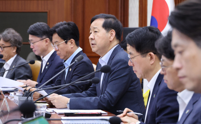 구윤철 부총리 겸 재정경제부 장관이 26일 오전 서울 종로구 정부서울청사에서 열린 ‘비상경제본부 희의 겸 경제관계장관회의 겸 민생물가 특별관리 관계장관 태스크포스(TF) 회의’에서 발언하고 있다. 연합뉴스