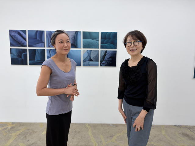 어컴퍼니에서 만난 전은숙(왼쪽), 이진이 작가. 김은영 기자 key66@