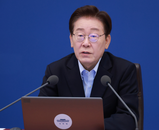 이재명 대통령이 2일 청와대에서 열린 수석보좌관회의에서 발언하고 있다. 연합뉴스