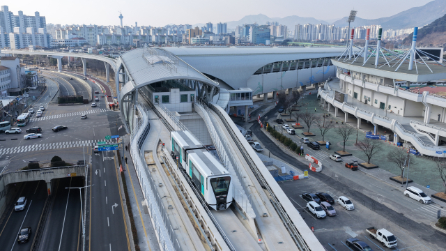 양산선 전동차가 시운전을 하고 있다. 양산시 제공