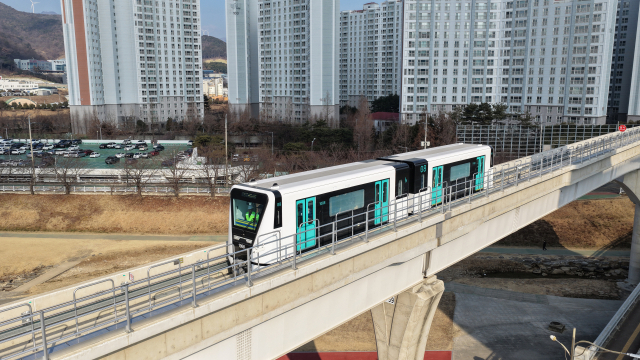 양산선 전동차가 시운전을 하고 있다. 양산시 제공