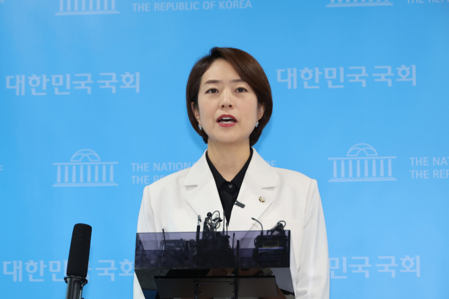 더불어민주당 고민정 의원이 8일 국회 소통관에서 당 대표 출마 선언 기자회견을 하고 있다. 연합뉴스