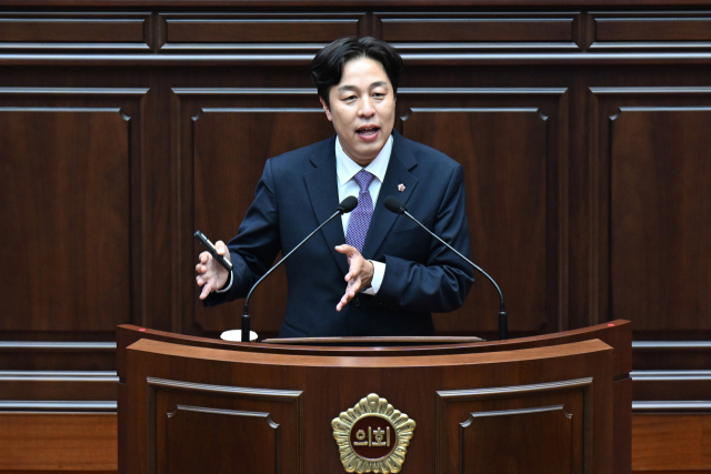 부산시의회 김태효(해운대3) 기획재경위원장이 14일 열린 제338회 임시회 5분 자유발언에서 65세 이상 어르신을 대상으로 한 대중교통 전면 무료화 도입을 제안했다. 부산시의회 제공