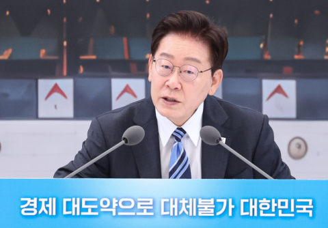 이 대통령 “공직자들 술자리서 옆에 젊은 이성 앉히지 마라…큰일난다”