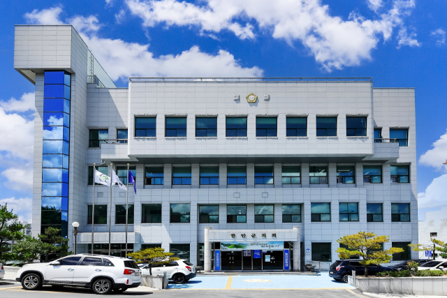 경남 함안군의회 건물 전경. 함안군의회 제공