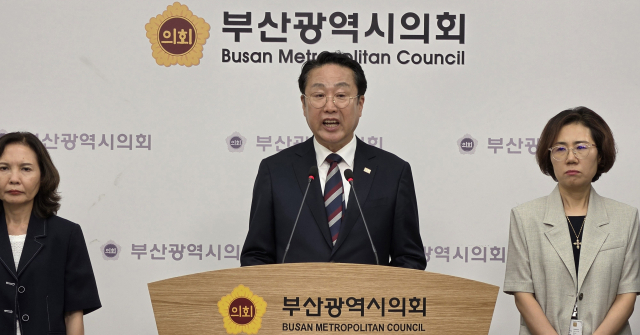 박재범 남구청장은 23일 오후 부산시의회 브리핑룸에서 기자회견을 열고 남구 재정 비상사태 선언과 함께 재정 안정화 대책을 발표했다. 부산시의회 제공