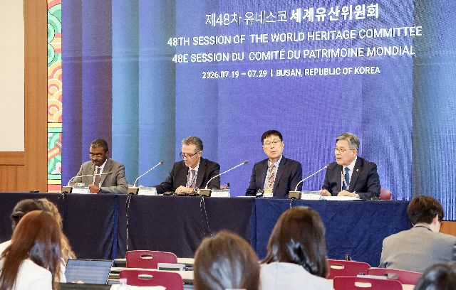 지난 20일 부산 해운대구 벡스코 제1전시장 미디어센터에서 제48차 유네스코 세계유산위원회 기자회견이 열리고 있다. 김종진 기자 kjj1761@