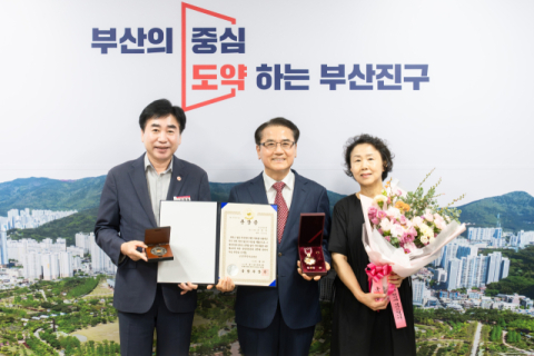 부산진구, 6·25 참전용사 조성진 상사 유가족에 무공훈장 전수