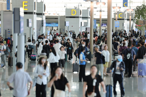 인천공항 노숙인들 퇴거 조치에 인권 단체 반발 
