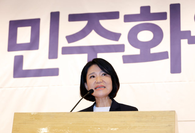 국민의힘 이진숙 의원이 13일 국회도서관 대강당에서 주최한 '5.18 민주화운동의 재조명 국회공개포럼'에서 인사말을 하고 있다. 연합뉴스