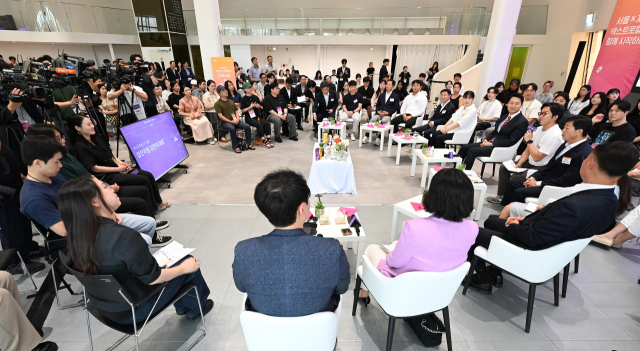 14일 서울 중구 동대문디자인플라자(DDP)에서 열린 ‘넥스트로컬 지역상생&times;세대상생 간담회’. 서울시 제공