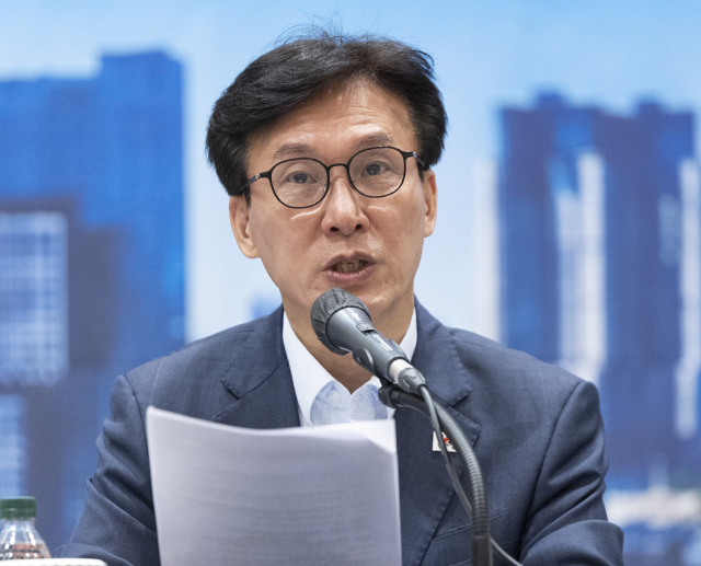 더불어민주당 김민석 대표가 28일 인천시 영종구 인스파이어 리조트에서 열린 최고위원회의에서 발언하고 있다. 연합뉴스