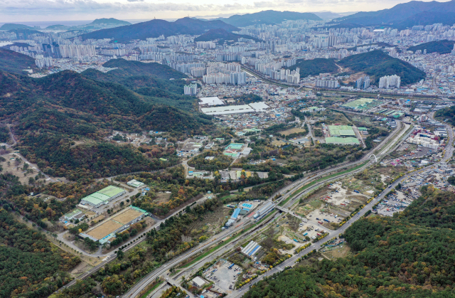 풍산 반여동 사업장과 센텀2지구 조성 예정지 전경. 김종진 기자 kjj1761@