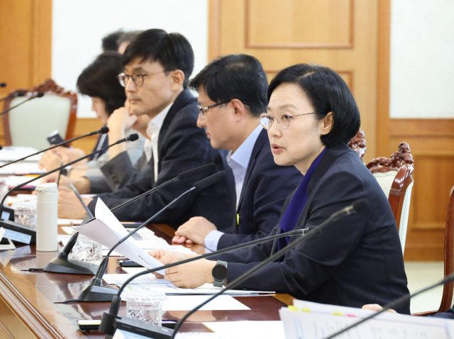 한성숙 국무총리가 2일 서울 종로구 정부서울청사에서 열린 해상풍력발전위원회 1차 회의에서 발언하고 있다. 연합뉴스