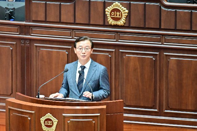 전재수 부산시장이 지난달 28일 부산시의회 제339회 임시회에서 발언을 하고 있다. 부산시의회 제공