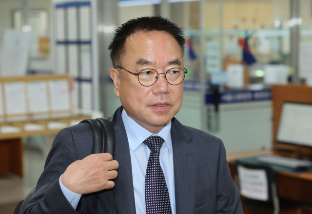 국민의힘 서범수 의원이 15일 서울 서초구 서울중앙지방법원에서 열린 추경호 대구시장의 내란 중요임무 종사 혐의 1심 속행 공판에 증인으로 출석하고 있다. 연합뉴스