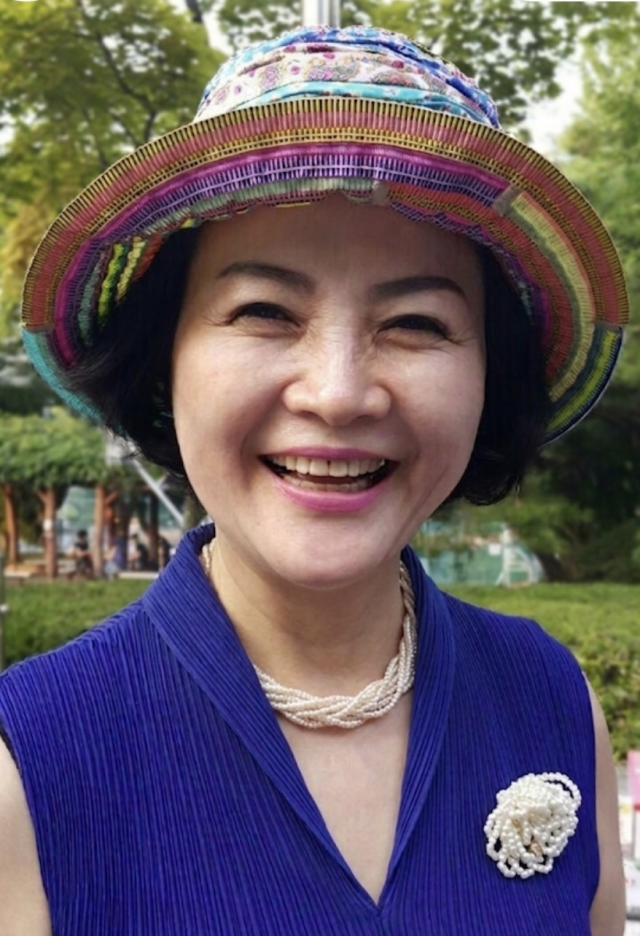 제34회 부산여성문학대상을 받은 이숙례 시인.
