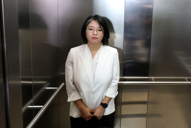 용혜인 성평등가족부 장관 후보자가 4일 서울 서대문구에 마련된 인사청문회 준비 사무실로 출근하고 있다. 연합뉴스