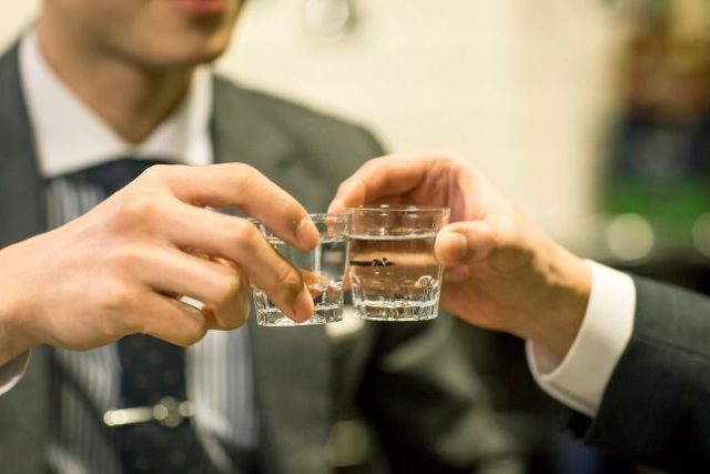 술집을 찾는 20대 젊은층이 급감하고 있다. 반면 60대 이상 고령층은 전보다 술집을 찾는 횟수가 더 늘어났다. 사진은 이미지 사진. 클립아트코리아