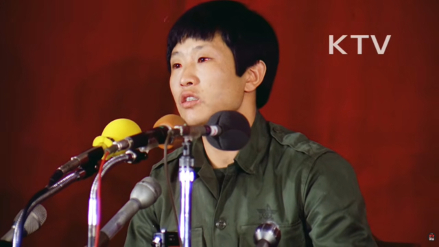 1983년 12월 14일 서울 육군회관 기자회견장에 무장간첩 전충남이 전향 의사를 밝히고 있다. 체포 당시 벌어진 육탄전 탓에 핏줄이 터진 충혈된 안구가 보인다. 한국정책방송원 제공