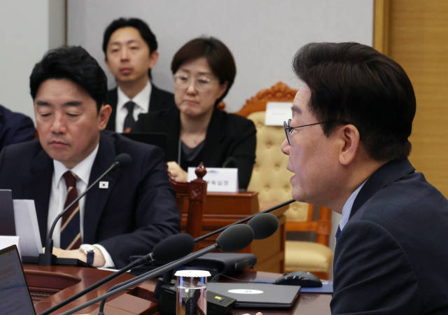 이재명 대통령이 11일 청와대에서 수석보좌관회의를 주재하고 있다. 연합뉴스