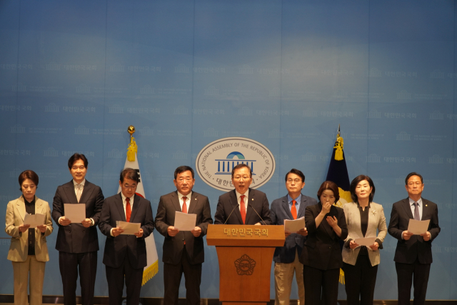 부산, 울산, 인천 지역 국민의힘 의원들이 14일 오전 국회에서 정부의 항만공사 통합 방침에 반발하는 기자회견을 열었다. 조승환 의원실 제공