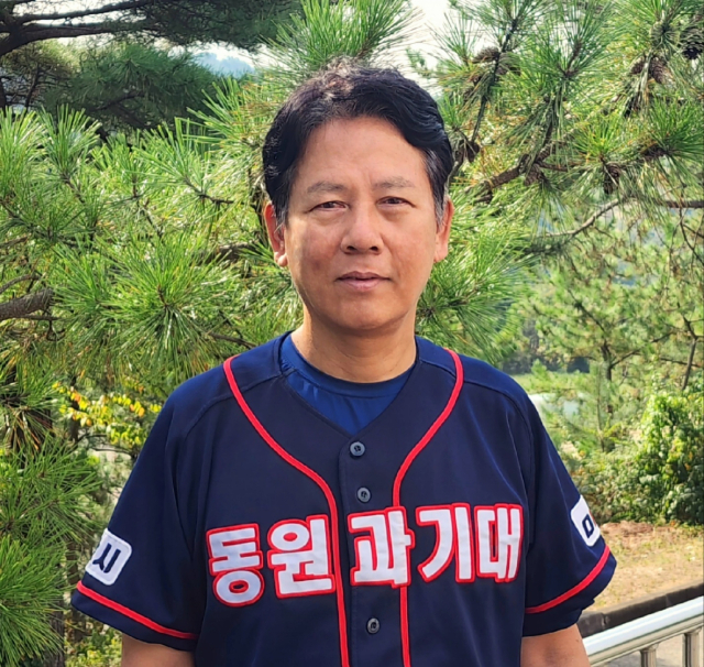 창단 5년만에 동원과학기술대를 대통령기 전국대학야구대회 우승으로 이끈 이문한 감독. 이문한 감독 제공